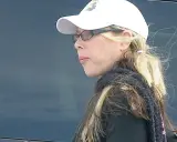 Kim Mathers, była żona Eminema, w czapce i okularach. Co się stało z żoną Eminema?