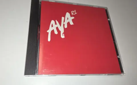Okładka płyty CD z napisem "AVA RL". Kto śpiewa na tej płycie?