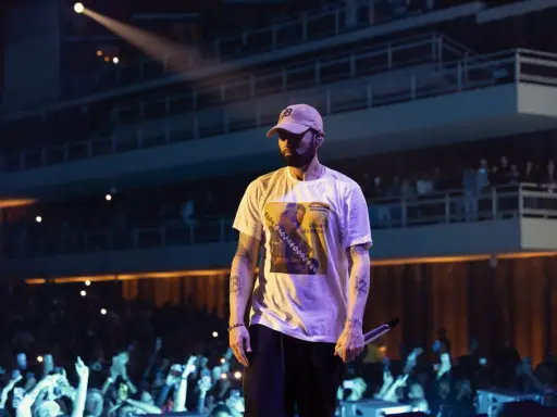 Eminem na koncercie w Polsce, tłum szaleje. Co sądzi Eminem o Polakach? Na pewno docenia ich energię!