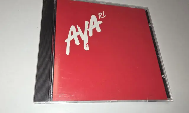 Okładka płyty CD z napisem "AVA RL". Kto śpiewa na tej płycie?