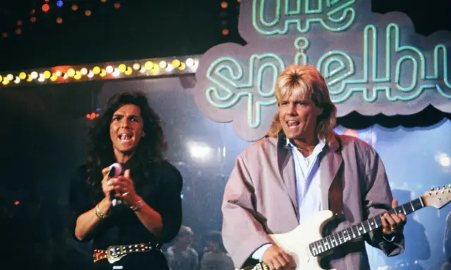 Thomas Anders i Dieter Bohlen z Modern Talking na scenie. Zastanawiasz się, ile kosztuje koncert Modern Talking?