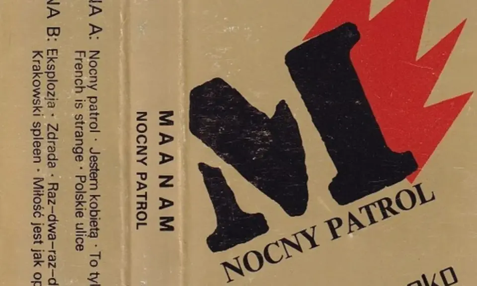 Okładka płyty MAANAM "NOCNY PATROL". Tekst piosenki "czekam na wiatr co rozgoni" jest częścią tytułów utworów.