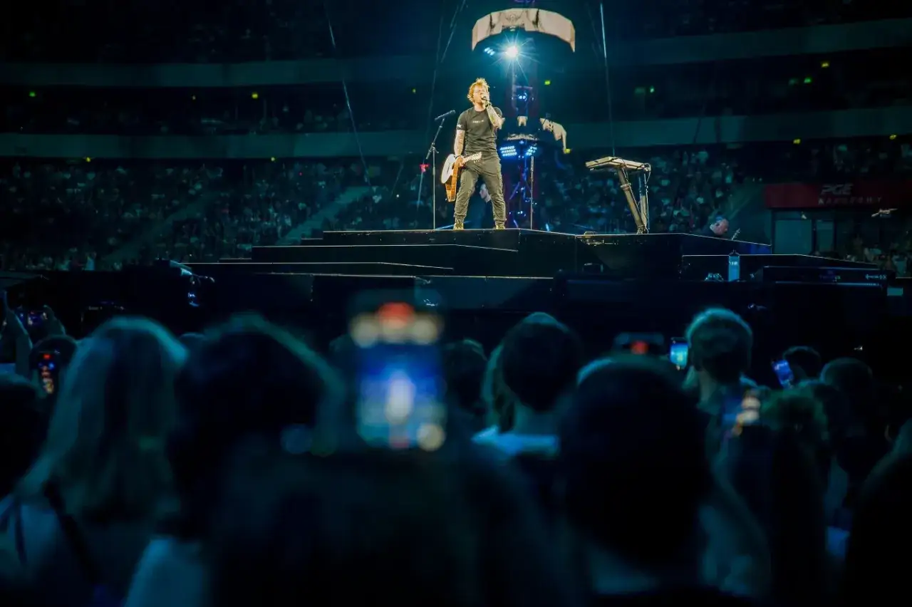 Ed Sheeran w Warszawie. Tłumy na koncercie, bilety rozeszły się błyskawicznie.