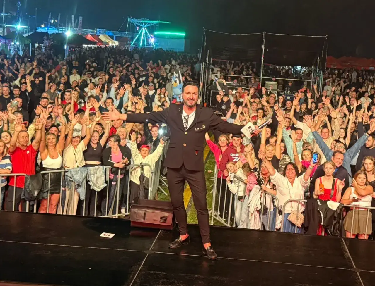 Artysta disco polo wita tłum. Zastanawiasz się, ile kosztuje koncert disco polo?