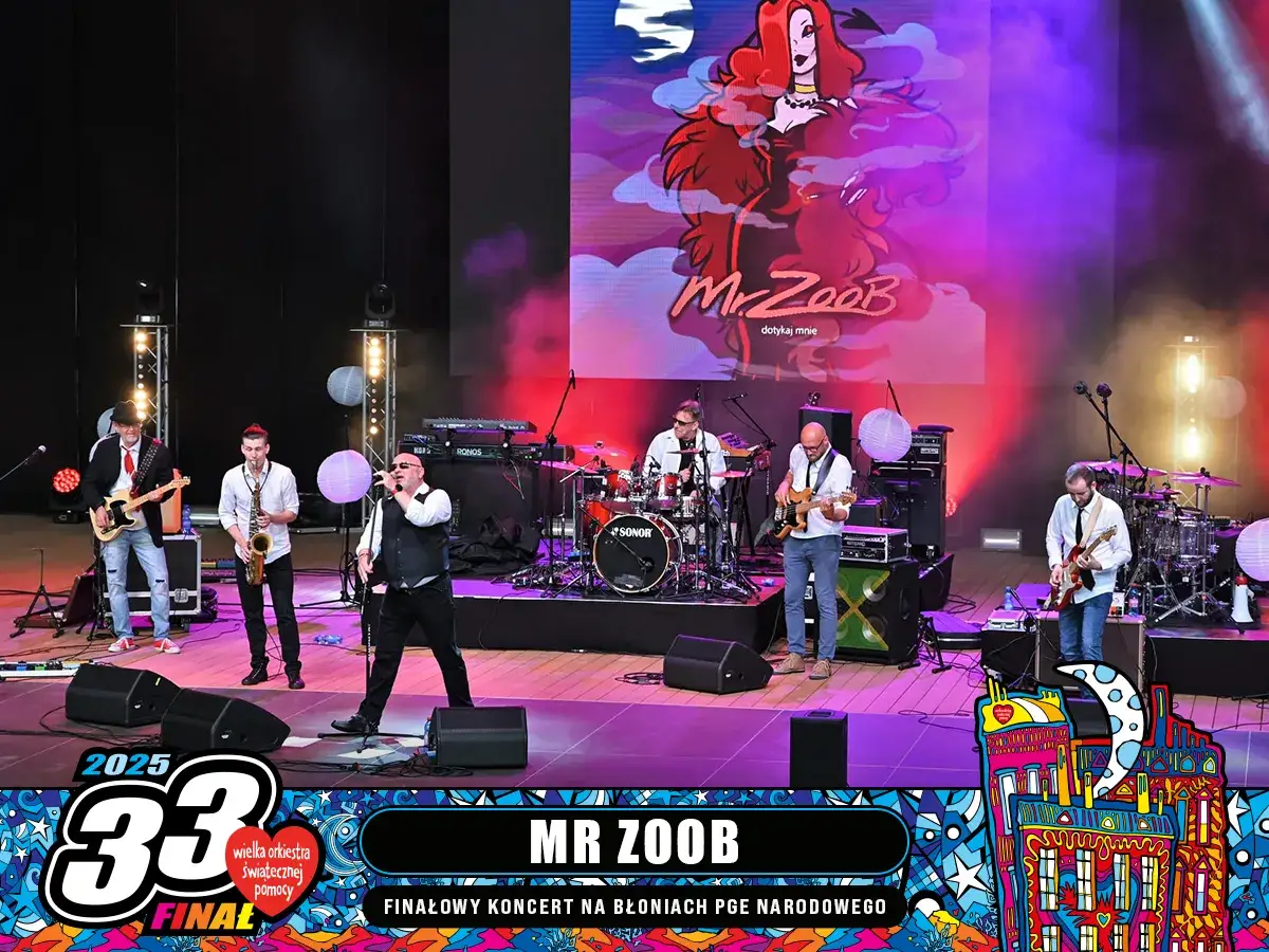 Zesp&oacute;ł Mr. Zoob na scenie, wokalista śpiewa 