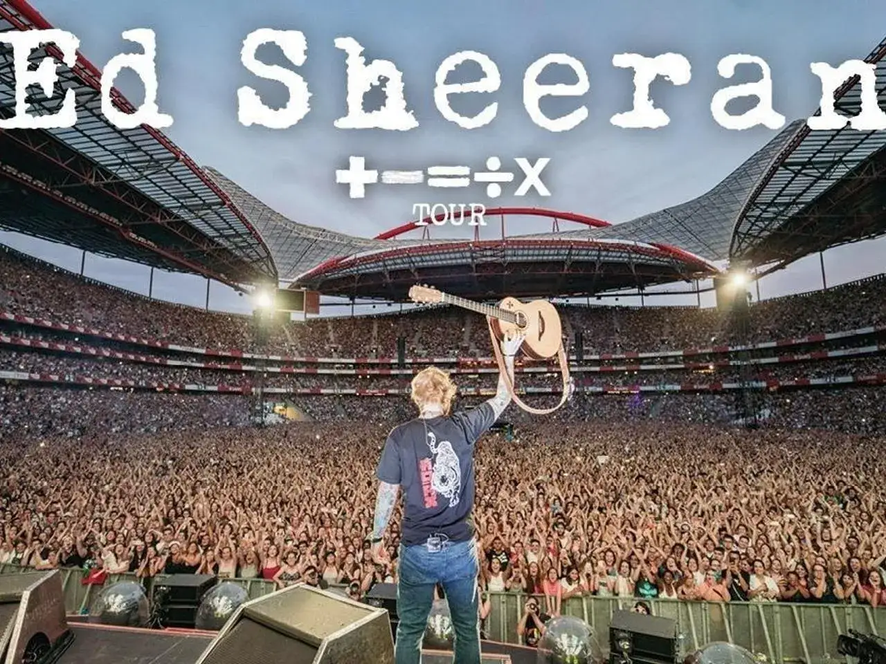 Ed Sheeran na koncercie w Warszawie zgromadził tłumy. Tysiące fanów na stadionie.